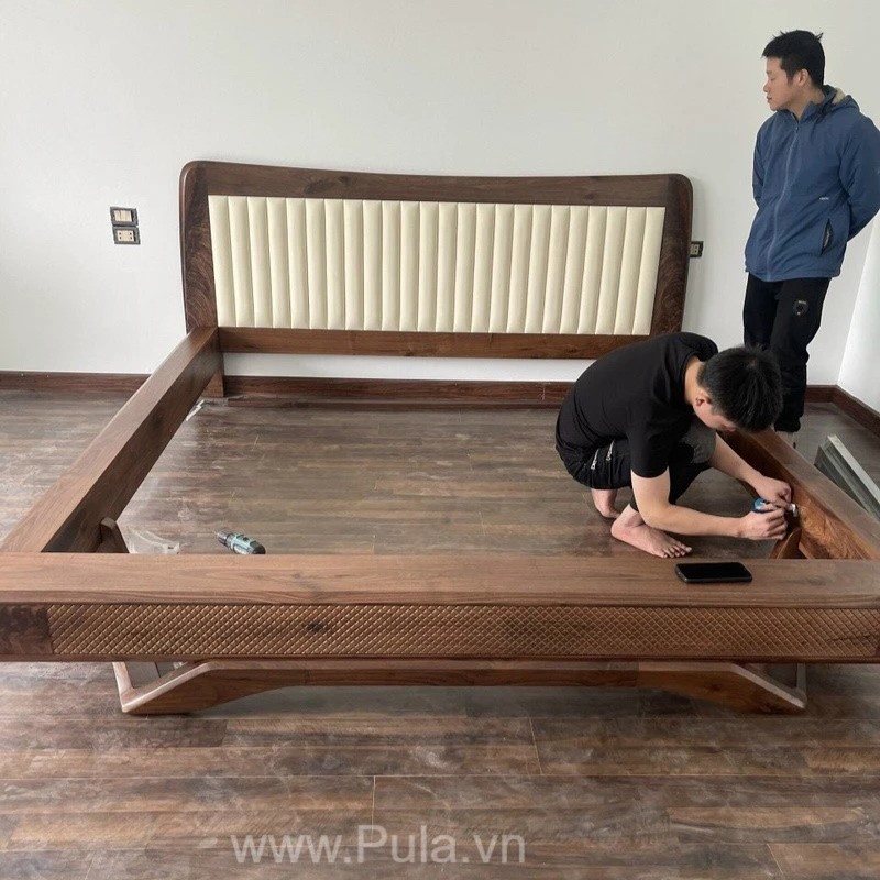 Giường ngủ gỗ Óc chó cao cấp Pula